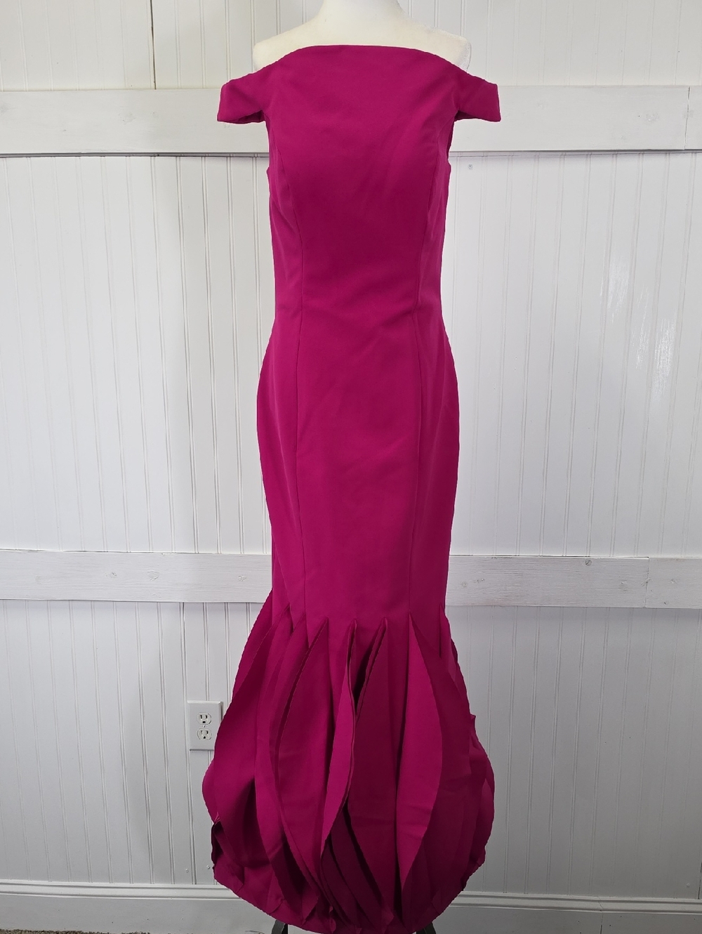 Alexander By Daymor NWT RARE Fuchsia Pink Petal Skirt Maxi Dress Size 6 M1279